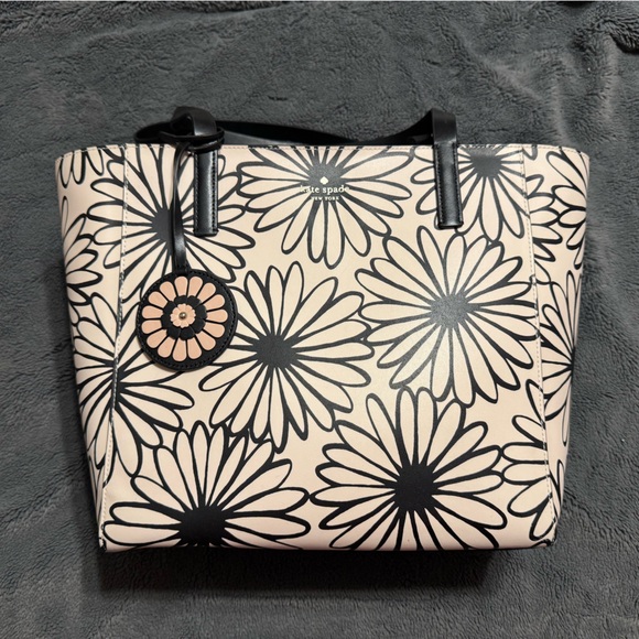 Kate Spade Black and Cream Daisy Tote, with Bag Charm - Picture 1 of 12